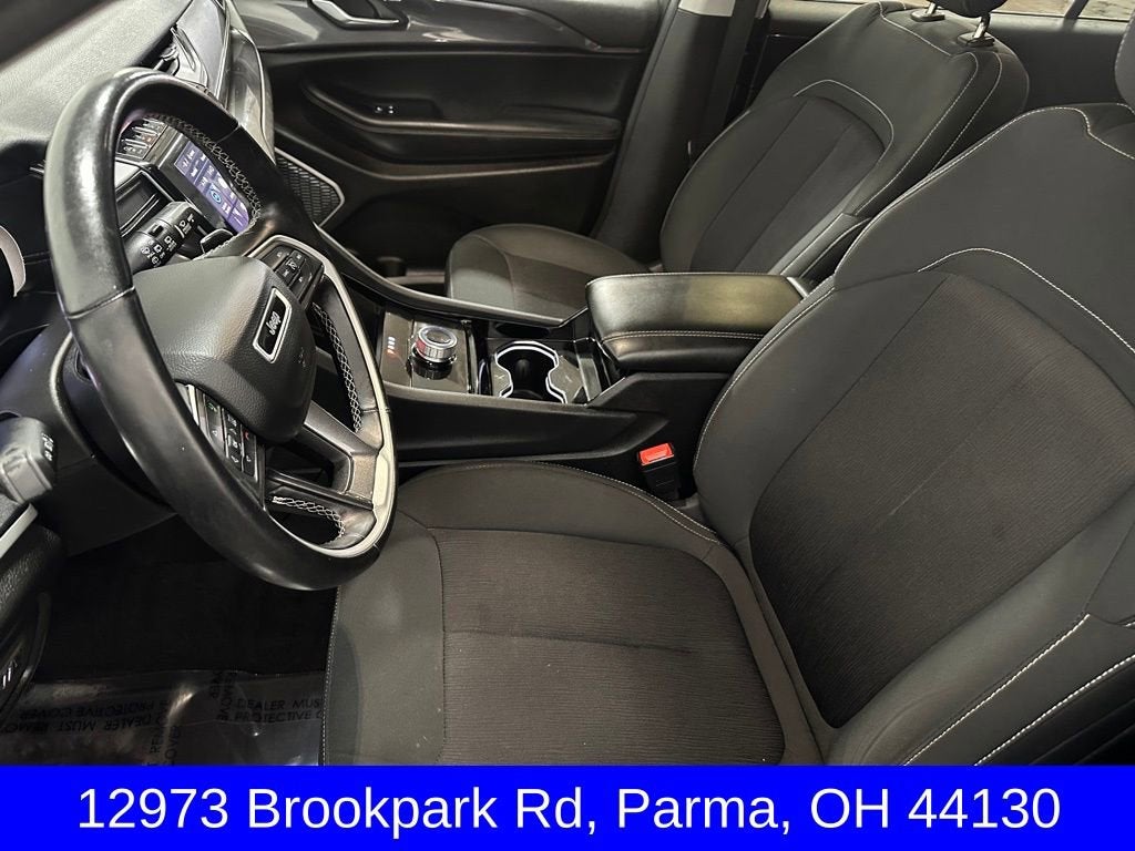 2022 Jeep Grand Cherokee L Laredo 4x4