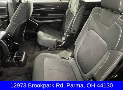 2022 Jeep Grand Cherokee L Laredo 4x4