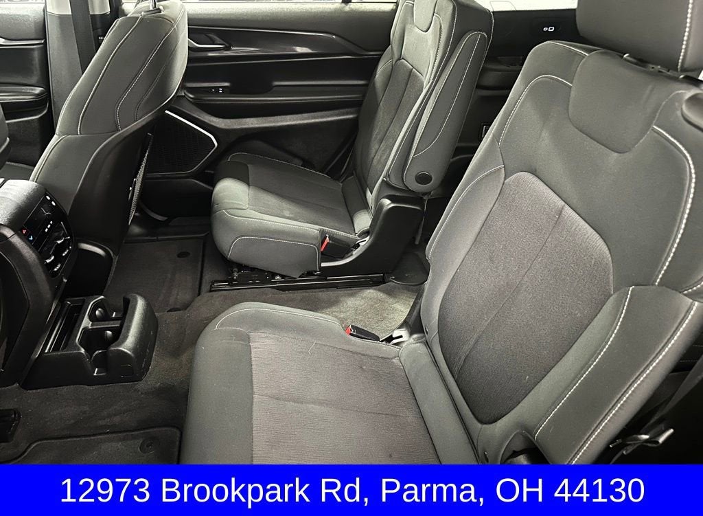 2022 Jeep Grand Cherokee L Laredo 4x4
