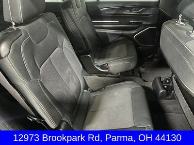 2022 Jeep Grand Cherokee L Laredo 4x4