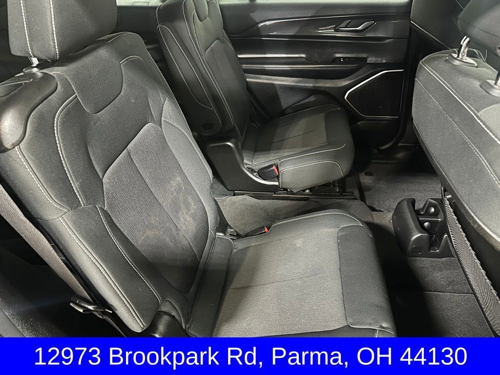2022 Jeep Grand Cherokee L Laredo 4x4