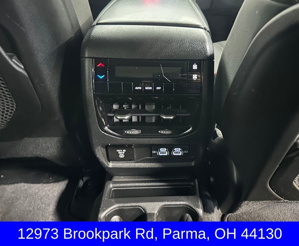 2022 Jeep Grand Cherokee L Laredo 4x4