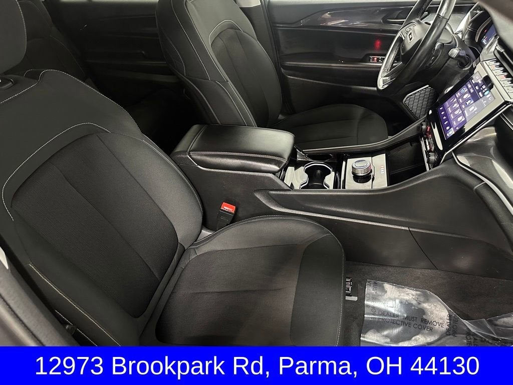 2022 Jeep Grand Cherokee L Laredo 4x4
