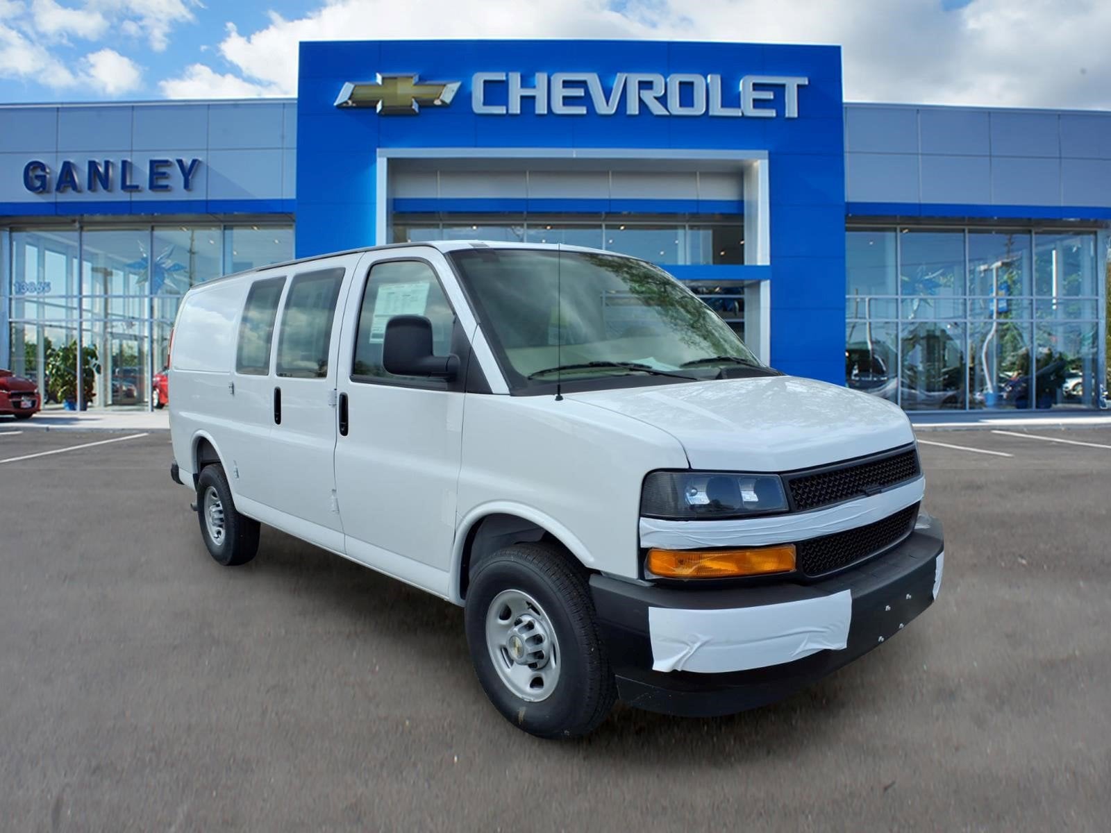 2026 Chevrolet Express 2500 Work Van HD's photo
