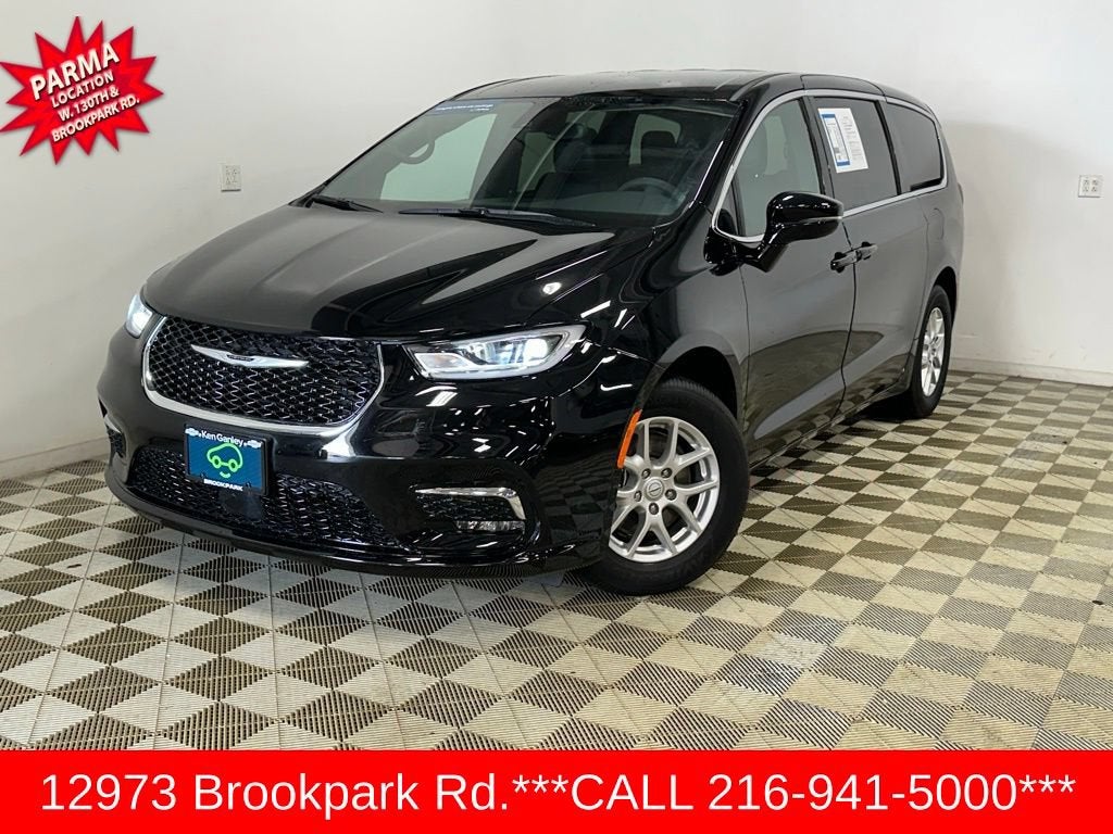 2026 Chrysler Pacifica Select