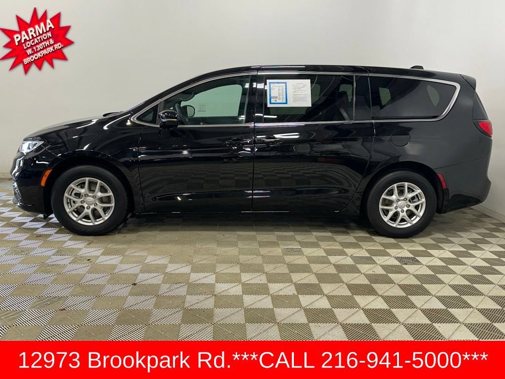 2026 Chrysler Pacifica Select