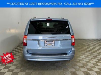 2016 Chrysler Town & Country Touring