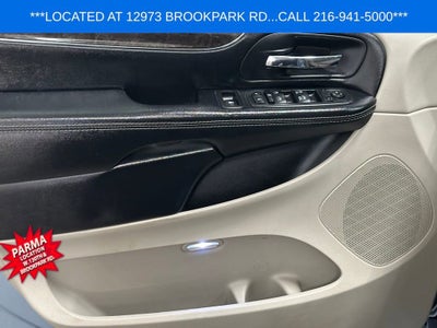 2016 Chrysler Town & Country Touring