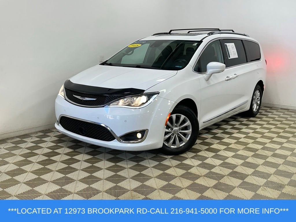 2018 Chrysler Pacifica Touring L Plus's photo
