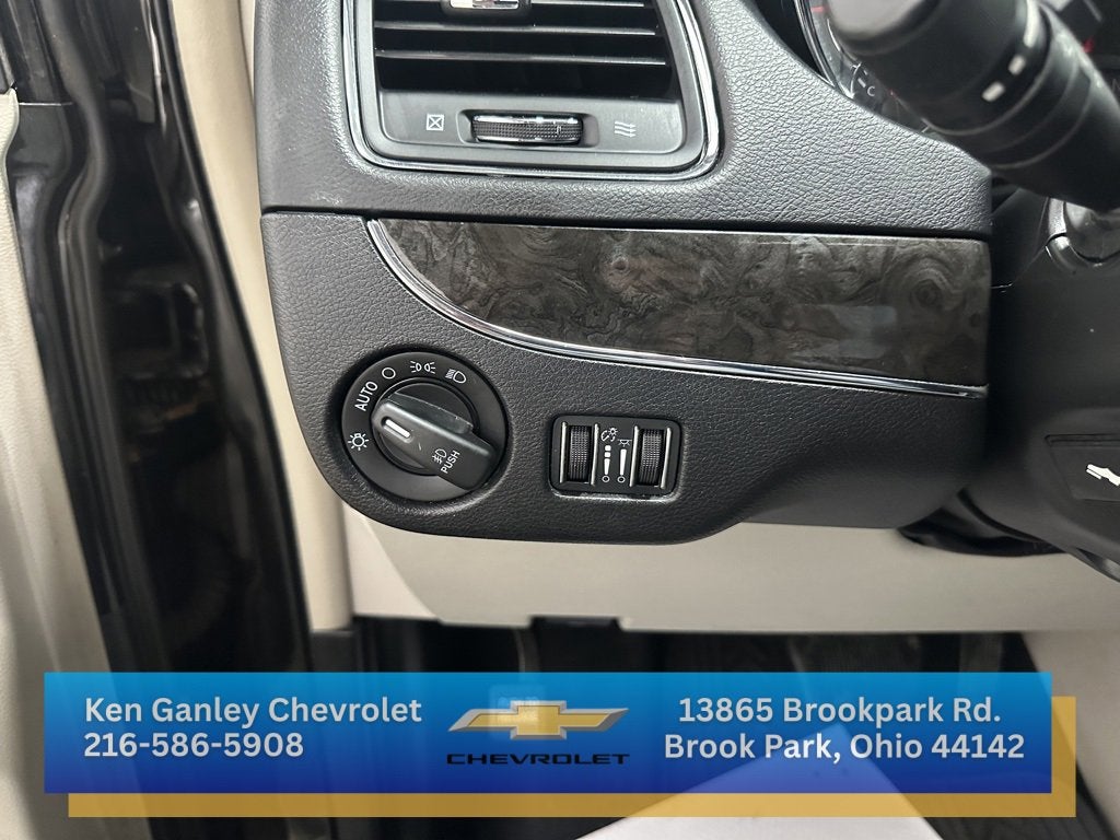 2015 Chrysler Town & Country Limited Platinum