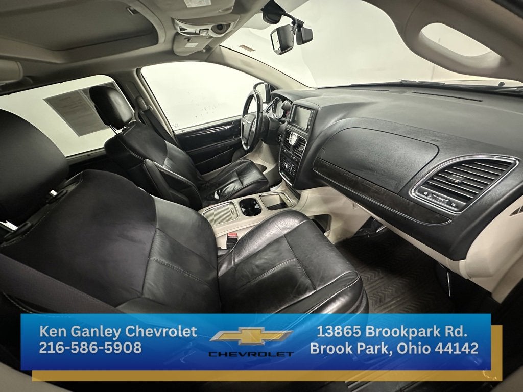 2015 Chrysler Town & Country Limited Platinum