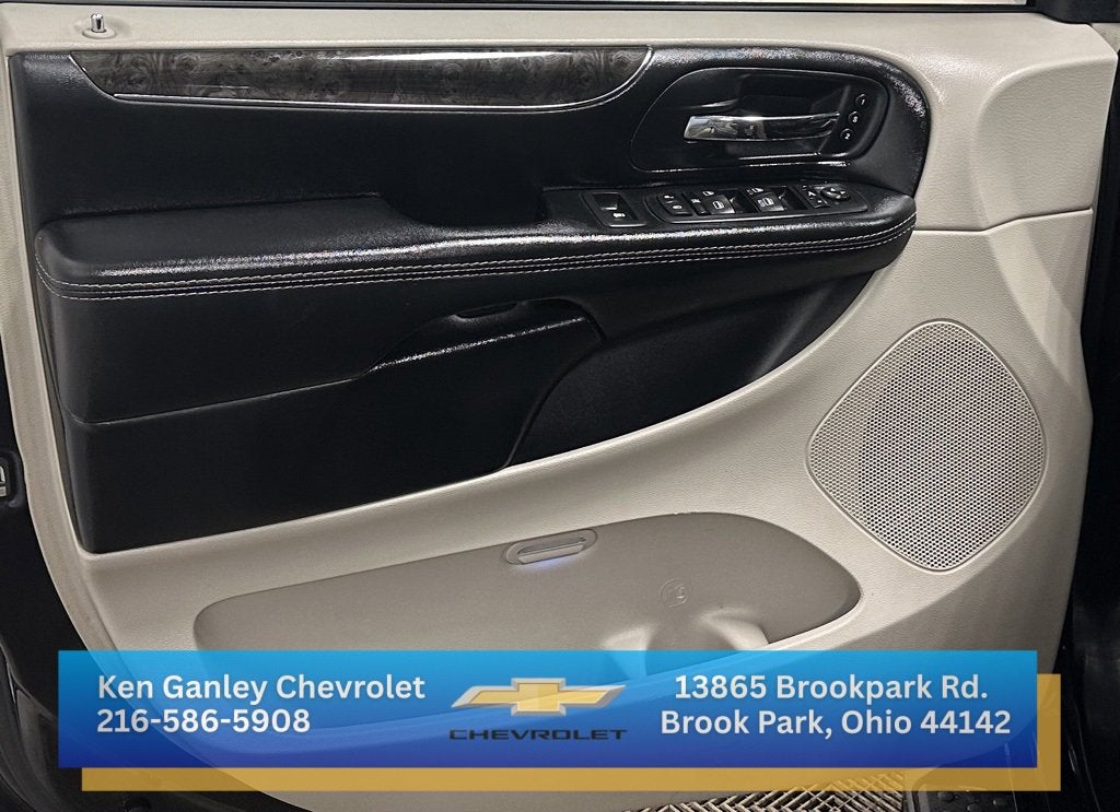 2015 Chrysler Town & Country Limited Platinum