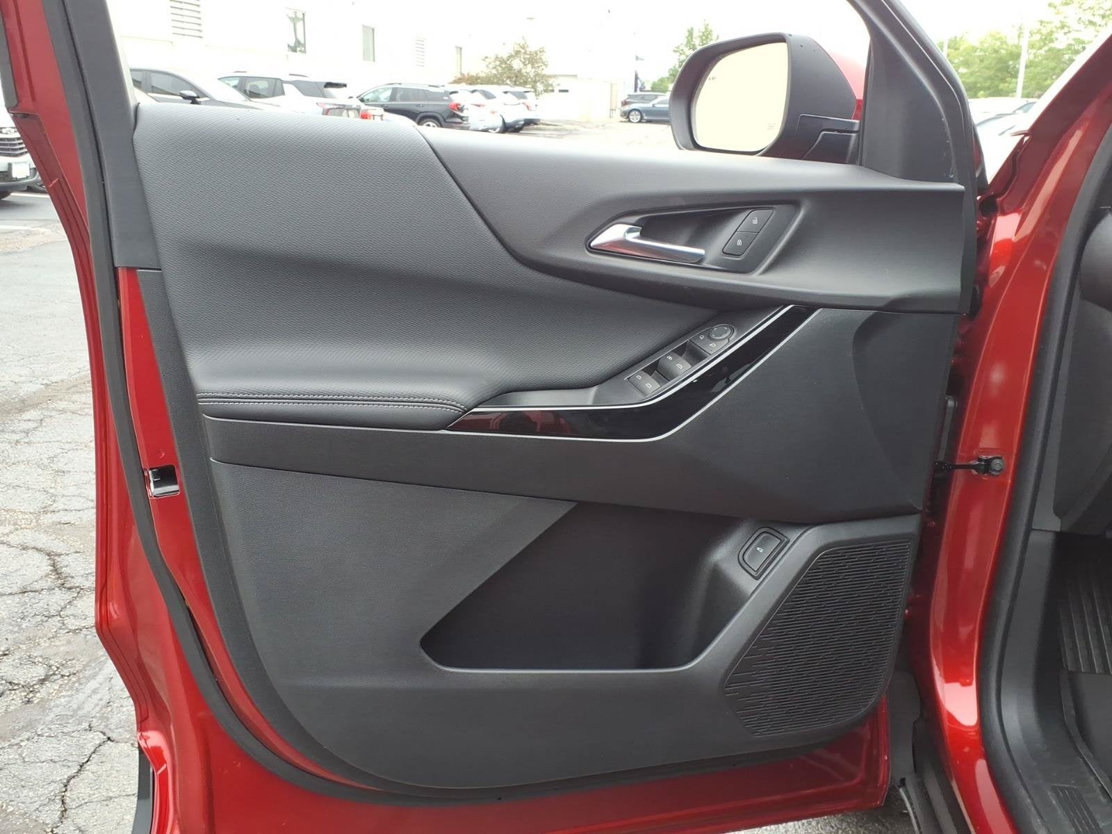 2027 Chevrolet Equinox LT - Photo 6