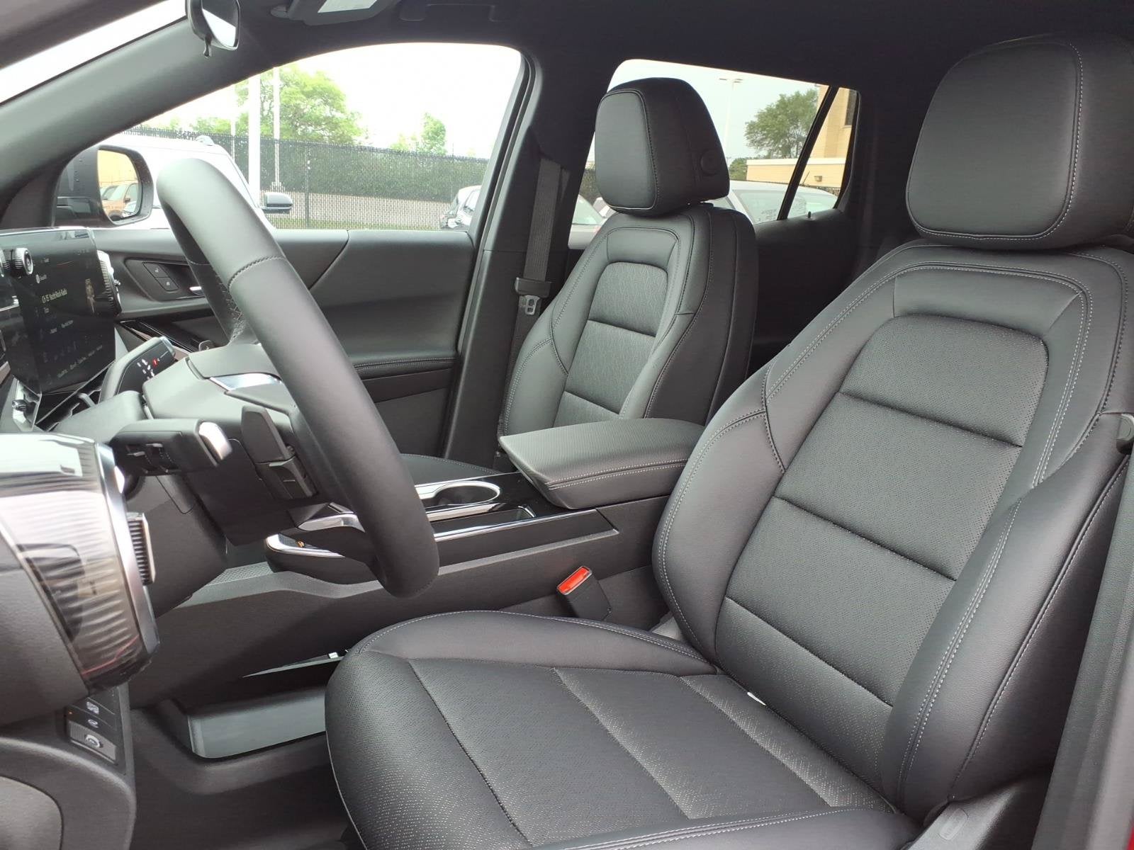 2027 Chevrolet Equinox LT - Photo 7