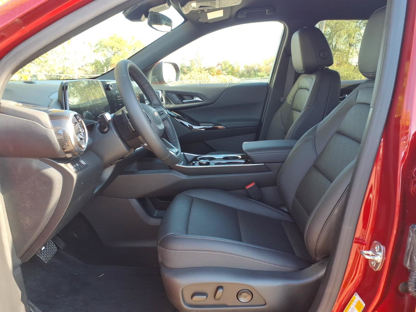 2027 Chevrolet Equinox LT - Photo 7