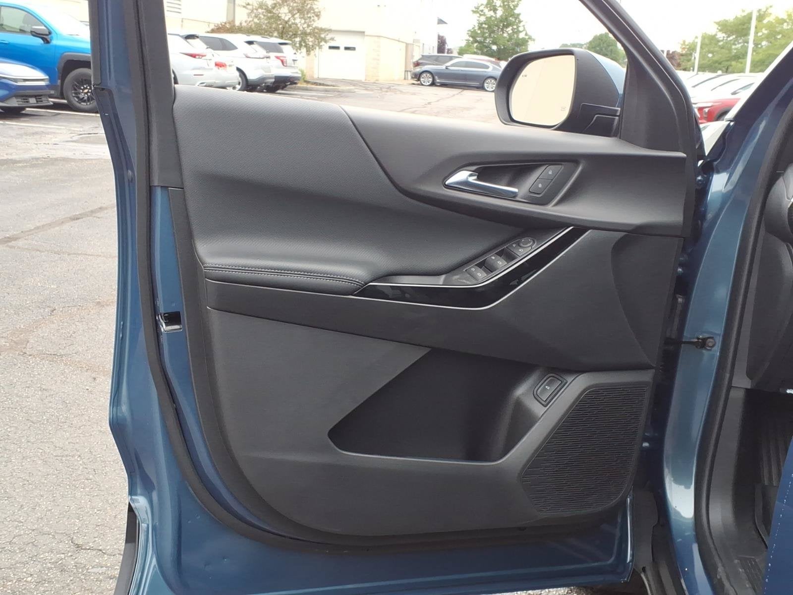 2027 Chevrolet Equinox LT - Photo 6