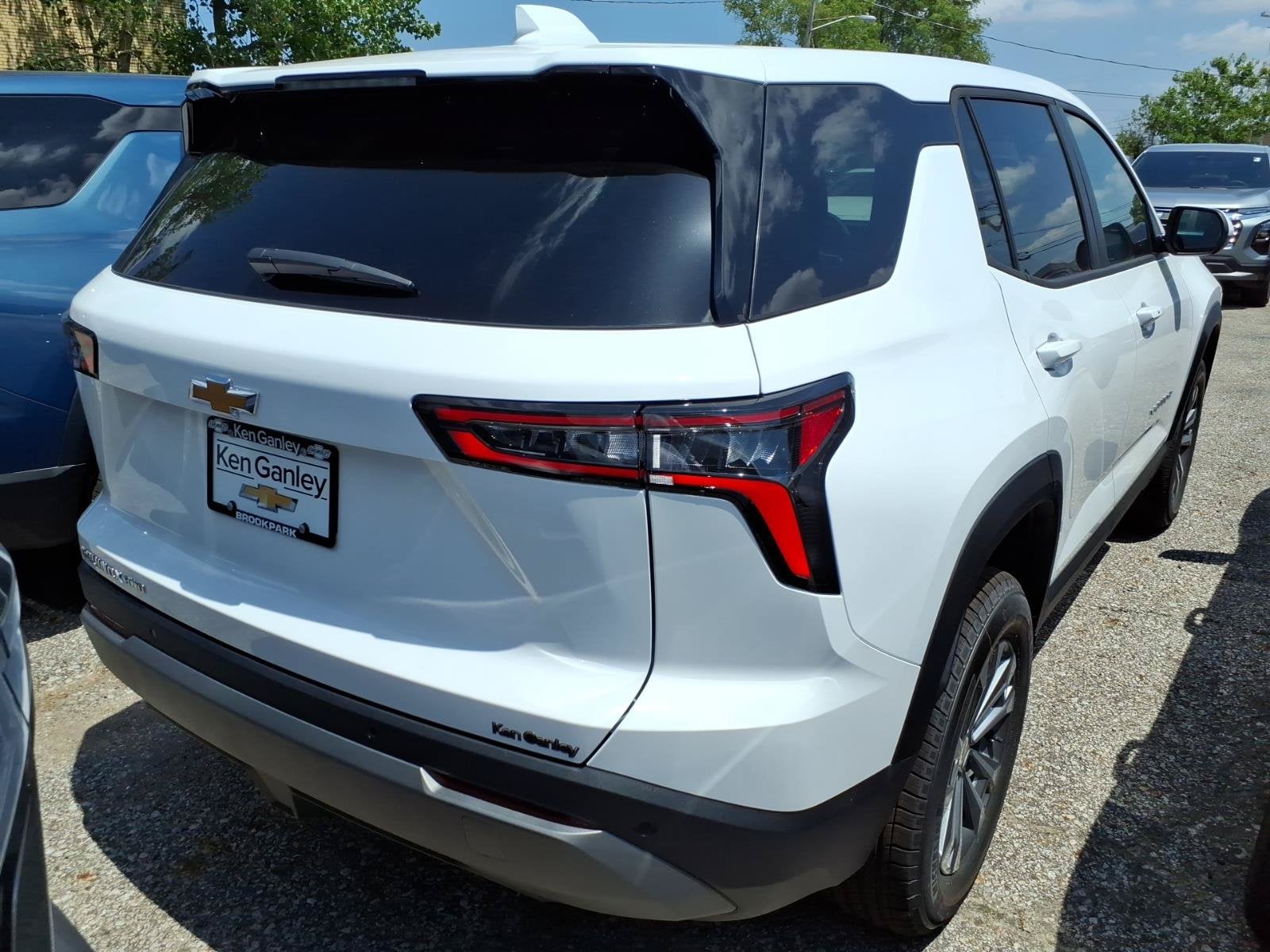 2027 Chevrolet Equinox LT - Photo 2