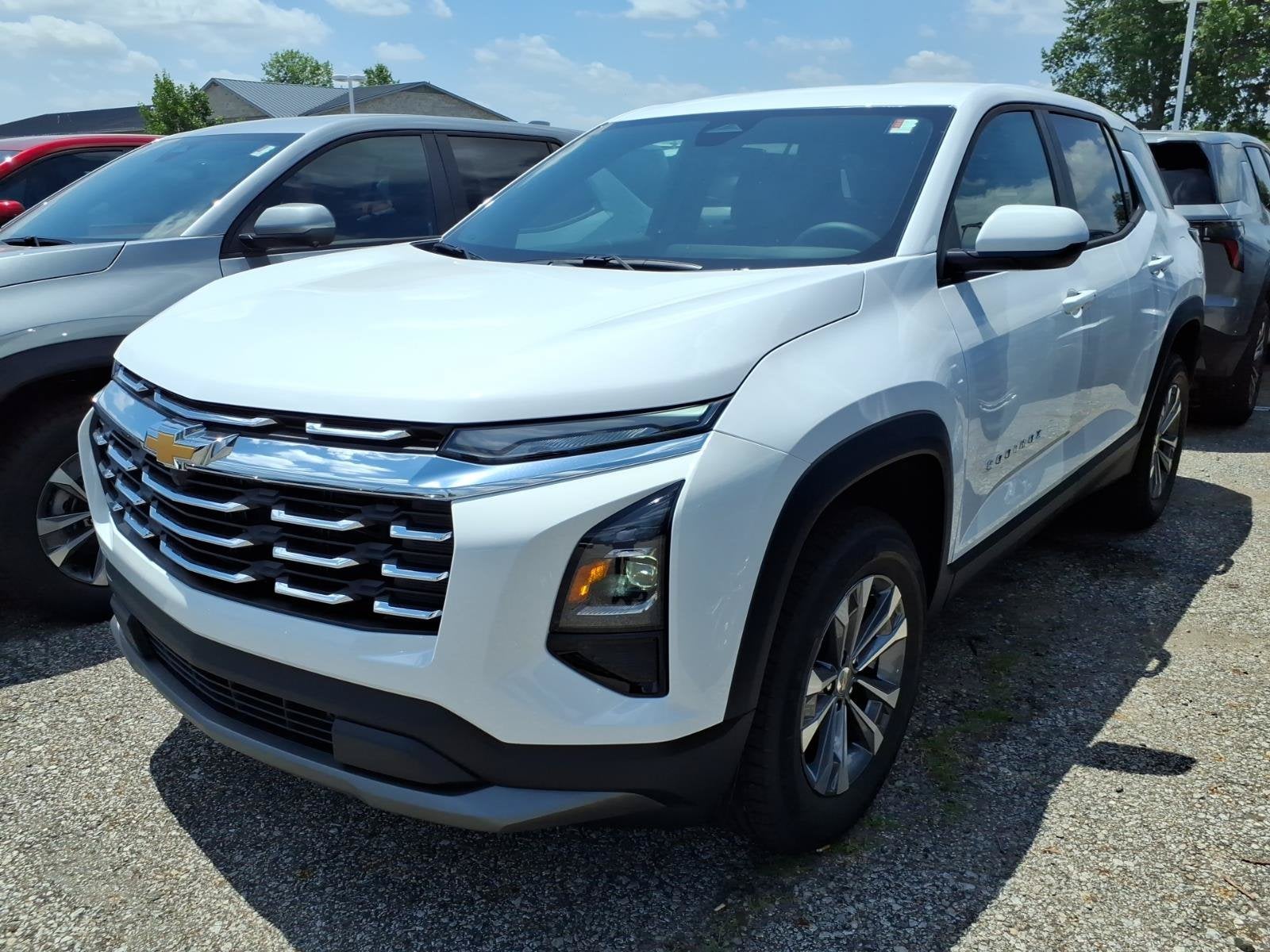 2027 Chevrolet Equinox LT - Photo 4