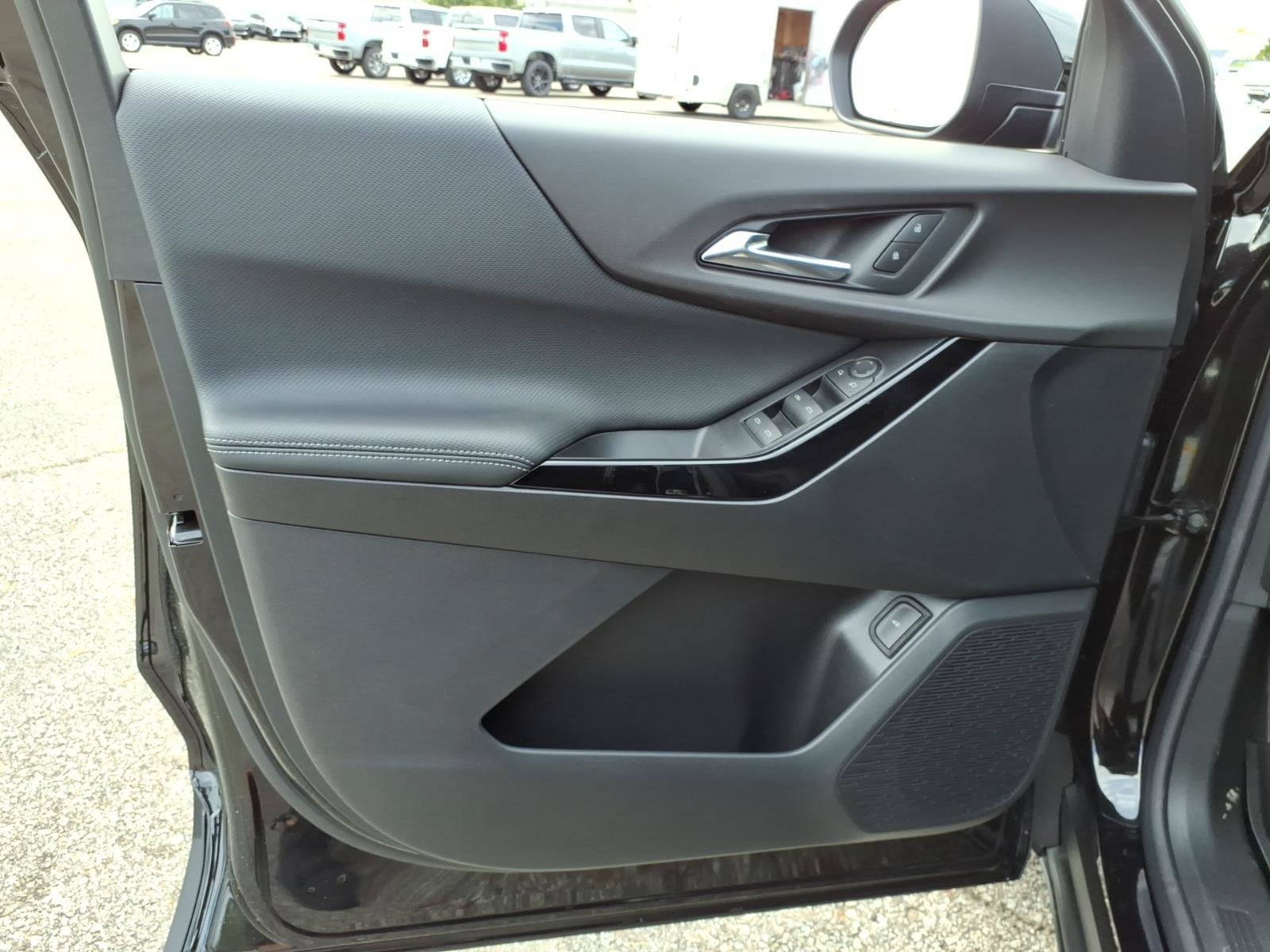 2027 Chevrolet Equinox LT - Photo 6