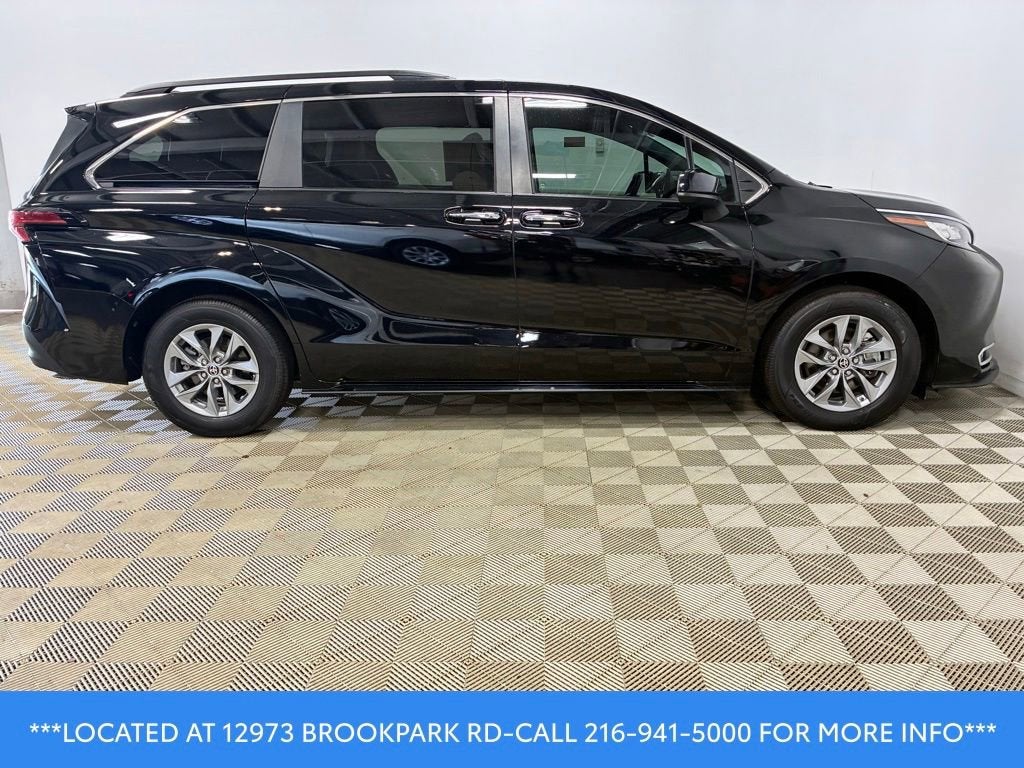 2022 Toyota Sienna XLE